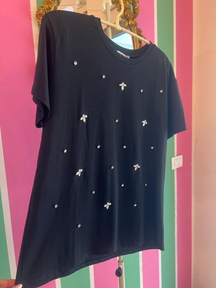 T-shirt nera strass